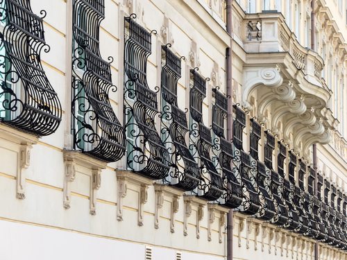 סורגים מעוצבים לחלונות בבית