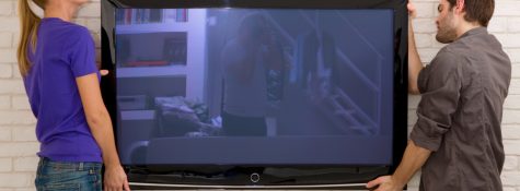 תליית טלויזיה על קיר גבס